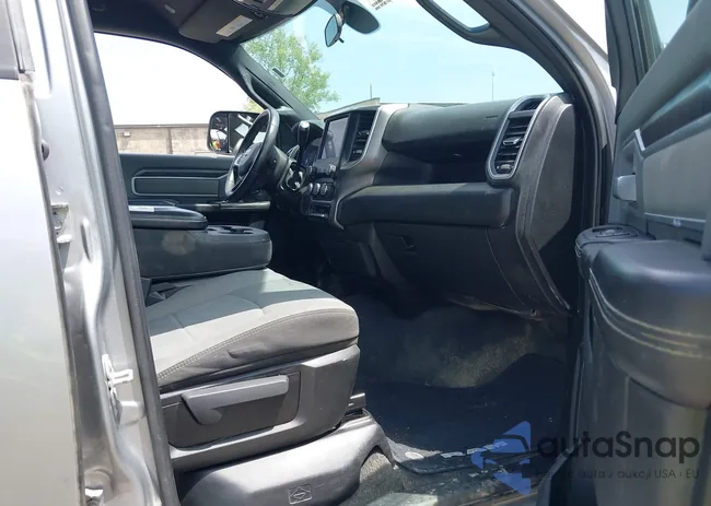 3C6UR5DL2NG436027: 39759985