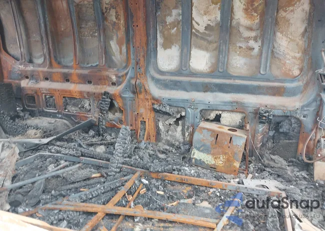 1FTYR2XG6JKB40728: 39792647