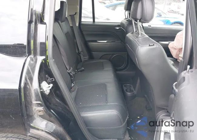 1C4NJDEB4HD205233: 39793469