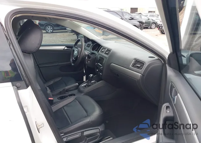 3VW2B7AJ3HM216675: 39857317