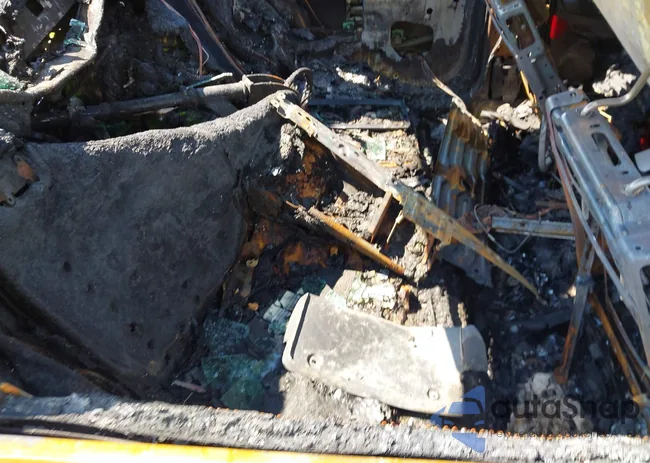 2G1WC5E38C1179343: 39858757