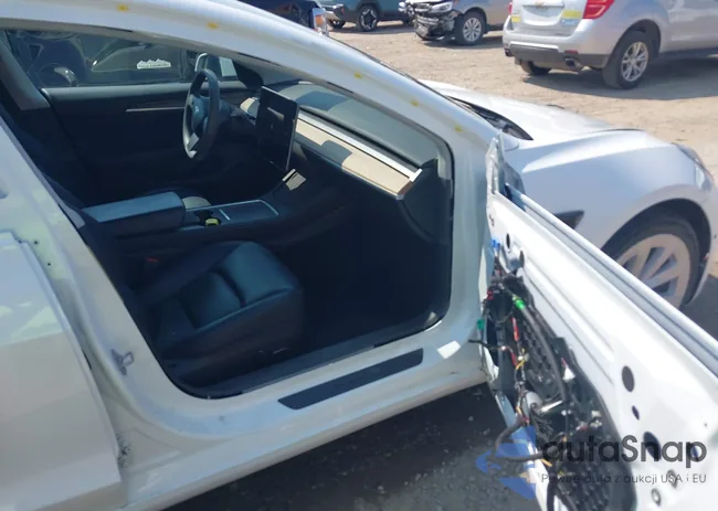 5YJ3E1EAXMF028143: 39905955