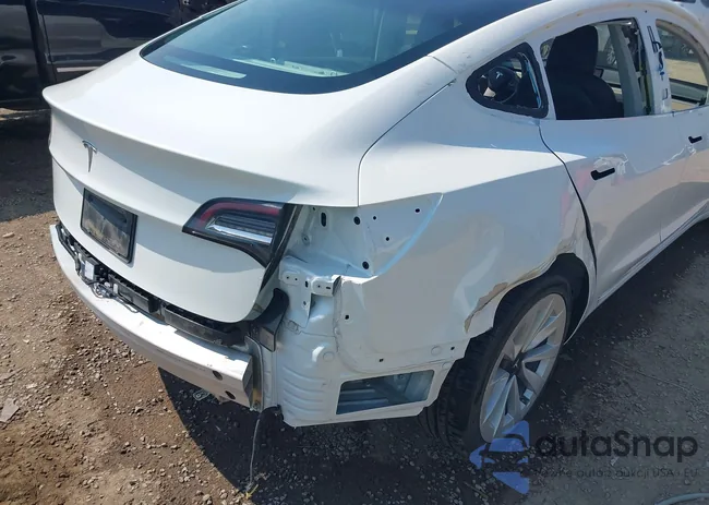 5YJ3E1EAXMF028143: 39905955