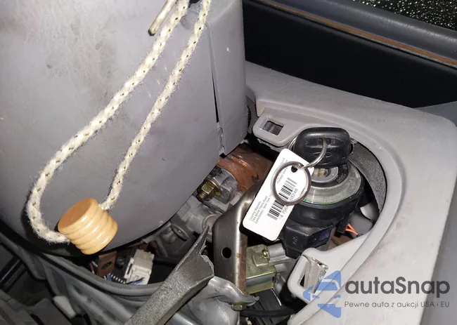 4T1BF28B9YU071089: 40914939