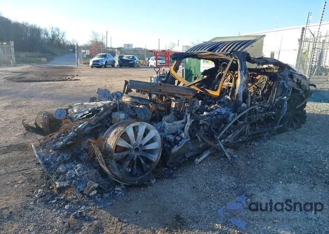 5YJSA1DNXCFS00178: 40925888