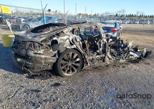 5YJSA1DNXCFS00178: 40925888