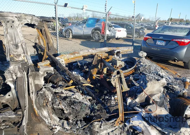 5YJSA1DNXCFS00178: 40925888