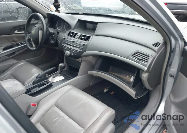 1HGCP26808A011346: 40927094