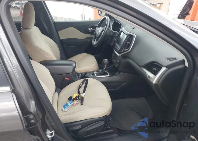 1C4PJLCB9FW542004: 40926296