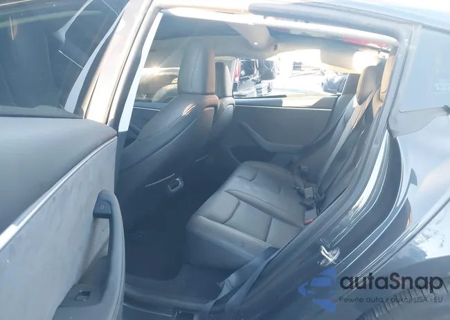 5YJ3E1EB8RF716979: 40931159