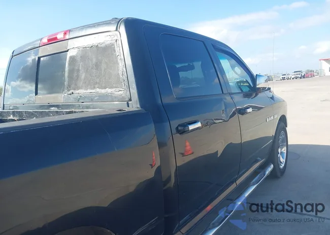 1D3HB13T49S736019: 40930668