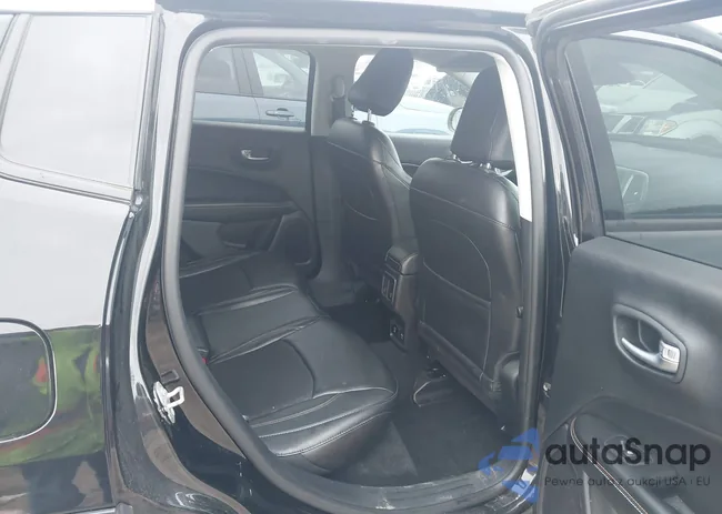 3C4NJDBB5JT372222: 40945363