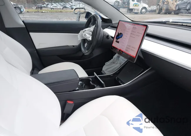 5YJ3E1EB9JF086121: 40952053