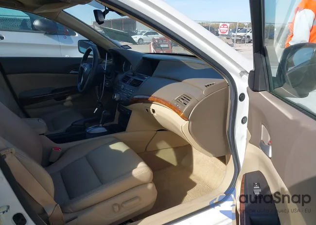 5KBCP3F81AB011097: 40956771