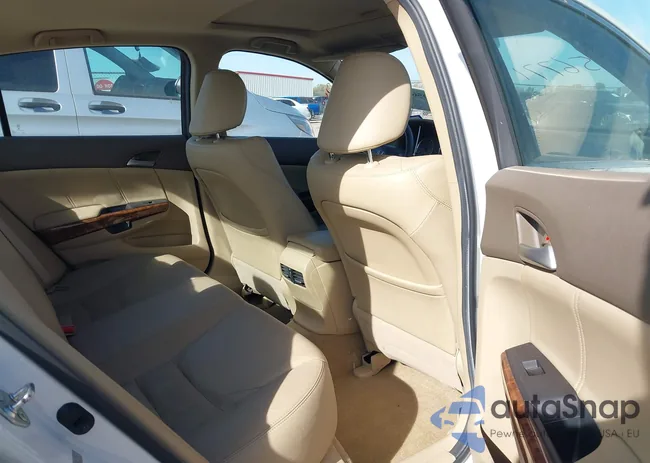 5KBCP3F81AB011097: 40956771