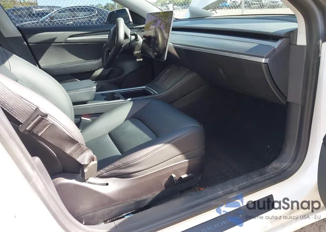 5YJ3E1EB1MF978982: 40963697