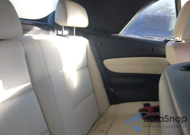 WBAUL7C58BVM81174: 40963808