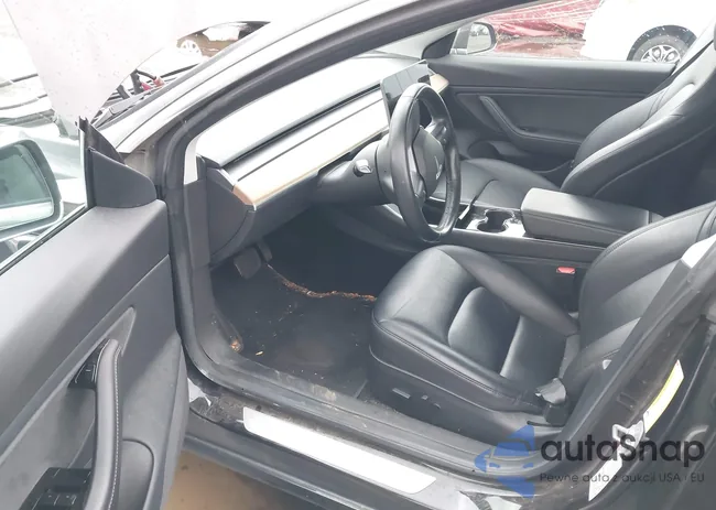 5YJ3E1EB7JF070483: 40969884