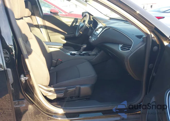 1G1ZD5ST0NF117171: 40971899