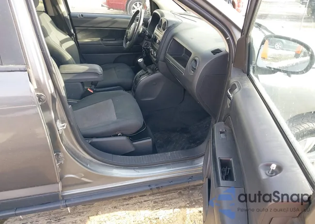 1C4NJCEBXCD627056: 40979422