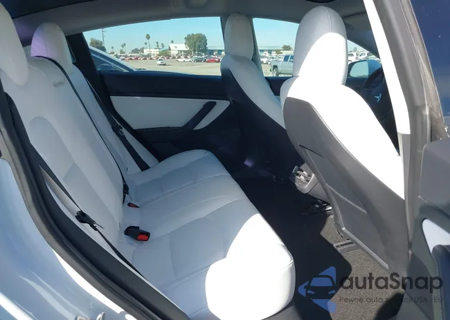 5YJ3E1EA2MF915929: 40993613