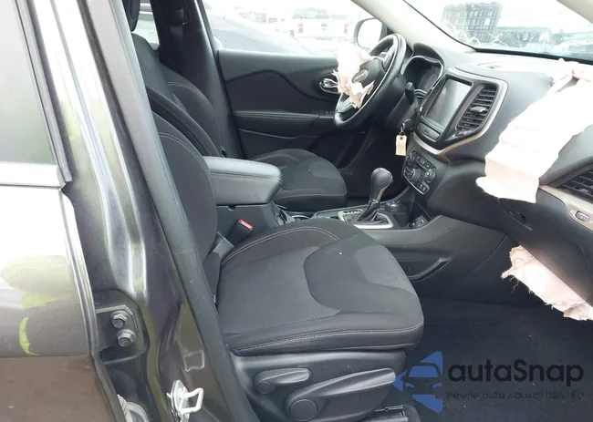 1C4PJMCS8FW749800: 40997705