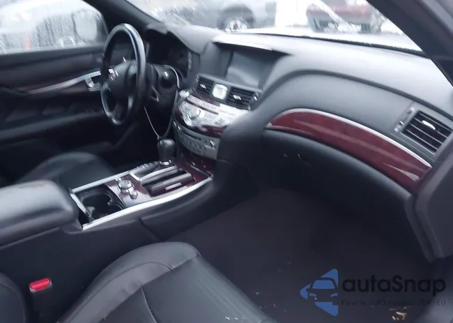 JN1BY1AP1KM500055: 41029751