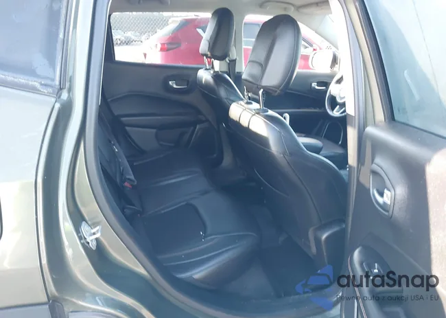 3C4NJDBB2JT334592: 41052750