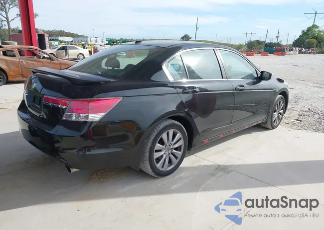 1HGCP2F8XCA035209: 41057304