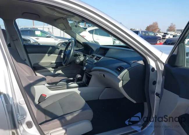 1HGCP2F49BA099611: 41068314