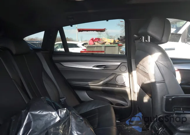 5UXKU6C53G0R33827: 41125640