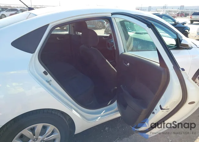 3KPC24A68ME130803: 41135531