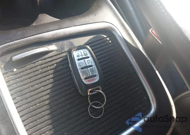 2C4RC1GG4JR252185: 41173489