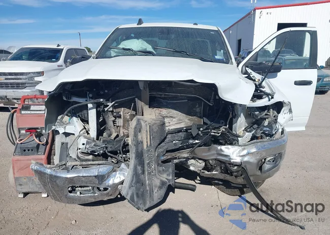 3C6UR5DL4RG101518: 41173735