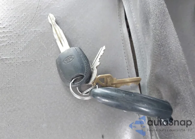 KNDJD733355340082: 41179592