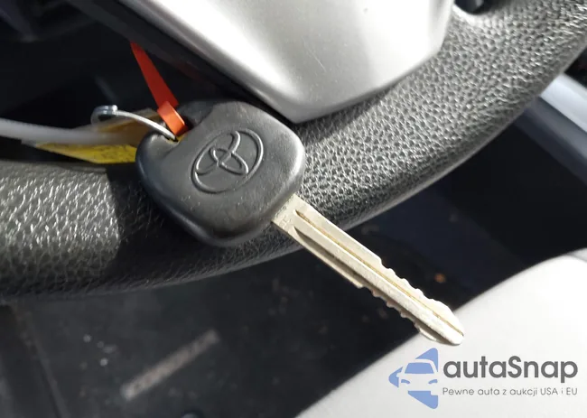 2T1BURHE0JC068646: 41206511