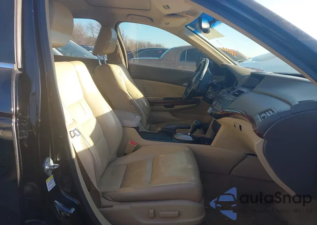 1HGCP36819A037686: 41220789