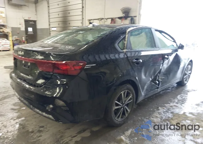 3KPF24AD1RE758415: 41227094