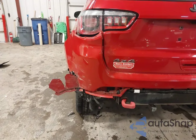 3C4NJDDB8JT128996: 41229738