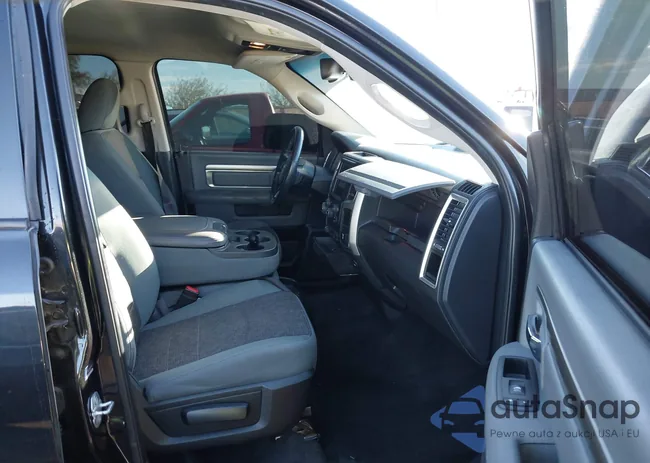 1C6RR7TT4JS135572: 41236112