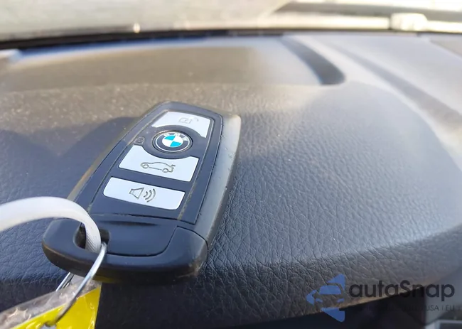 WBAFR7C59CC814695: 41239831