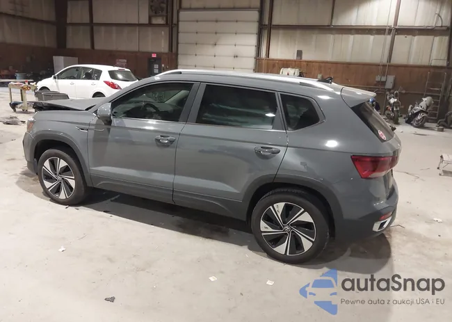 3VVUX7B27RM020438: 41239999