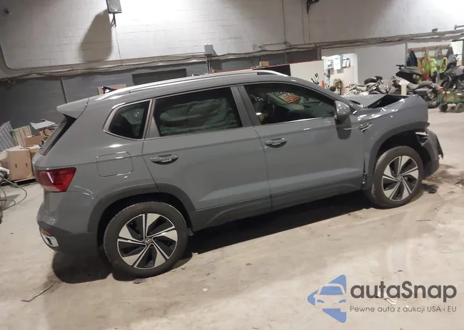 3VVUX7B27RM020438: 41239999