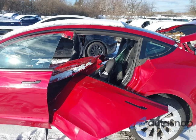 5YJ3E1EAXPF449218: 41251439