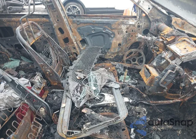 JN1BV7AP1FM334458: 41272936