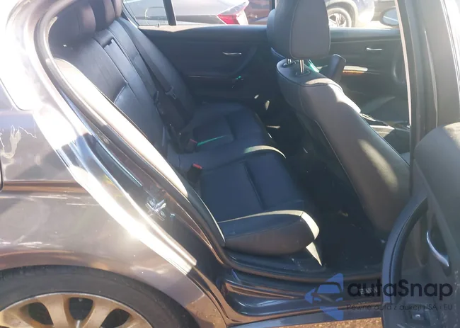 WBAVD33556KV60142: 41274676