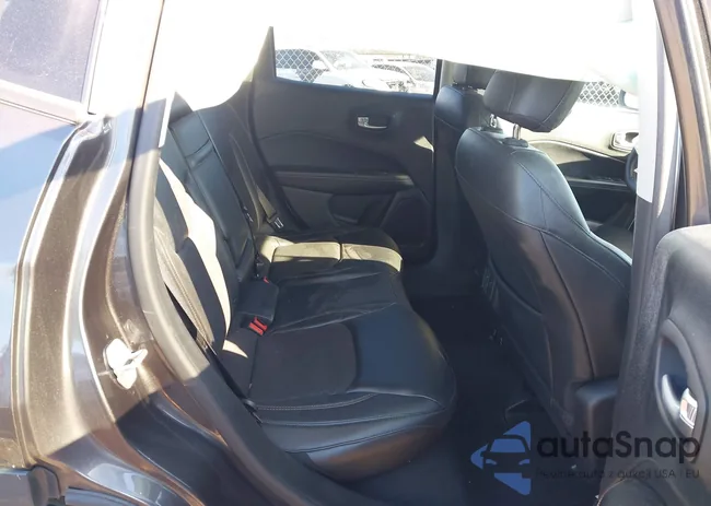 3C4NJDBB3JT103703: 41304689