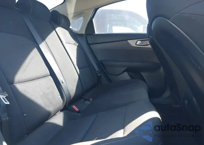 3KPF24AD9KE076713: 41328407