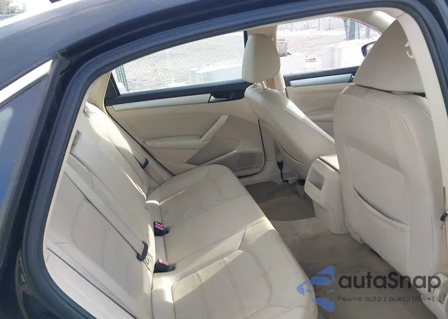 1VWBH7A37CC102043: 41360279