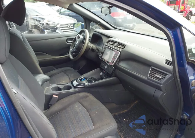 1N4AZ1CV3MC555204: 41370616